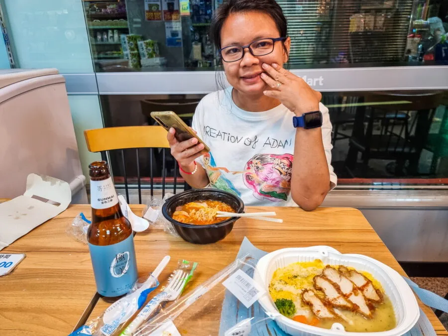 dinner at 7-11 taipei taiwan