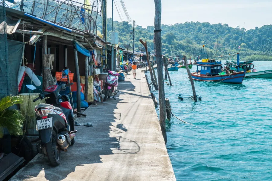 ponton village pecheur ao salad ko kood