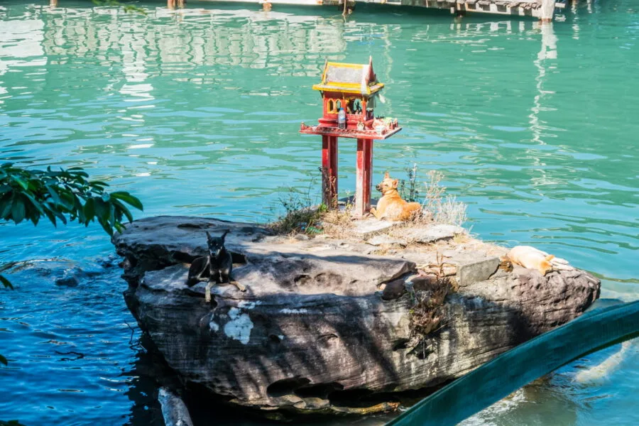 rocher maison esprits village ao yai ko kood