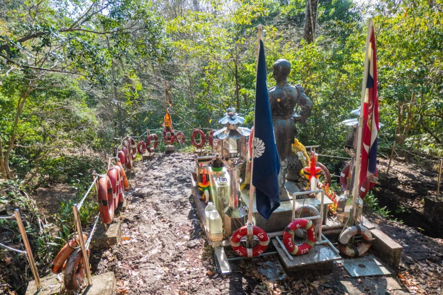 statue prince chumphon Khao Ruearab ko kood