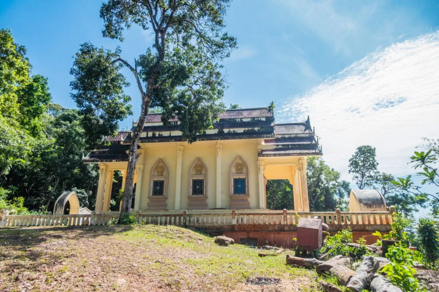 temple ao phrao ko kood