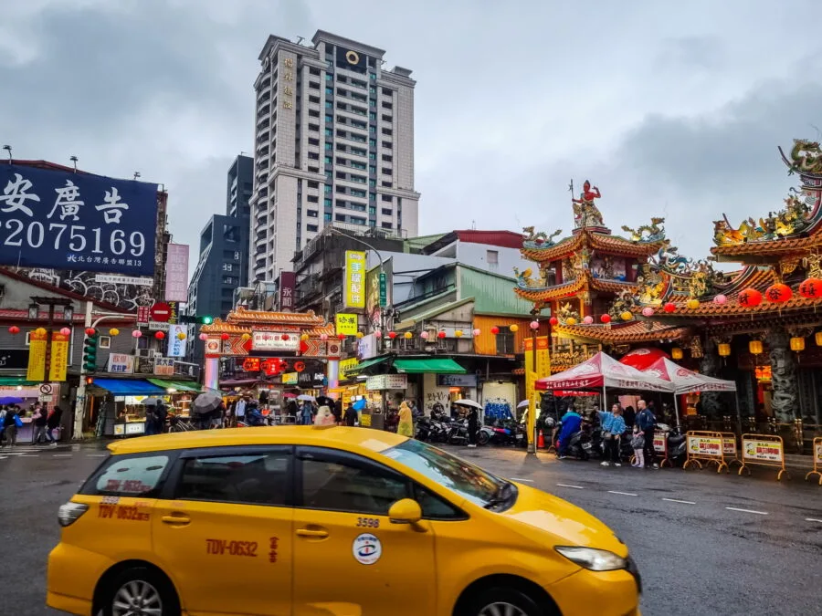 yellow taxi taipei taiwan