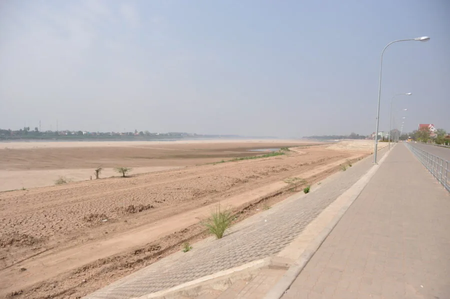 mekong riverside anouvong park vientiane 2012