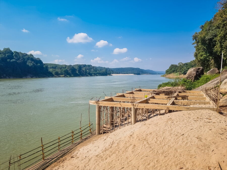 bord mekong tham phra temple laos