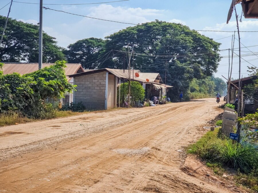 devant petit garage proche vientiane