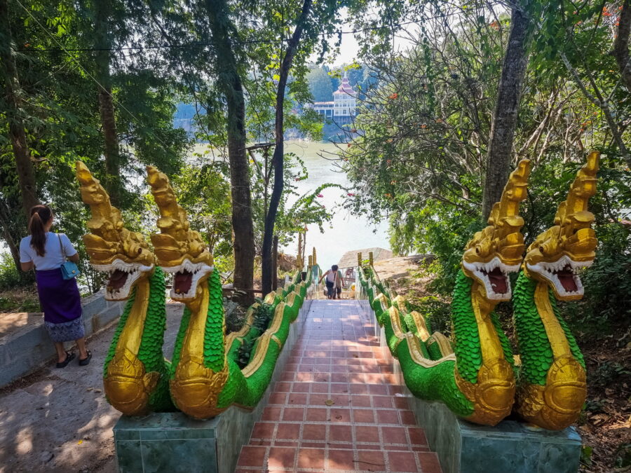 escalier naga ptham phra temple laos