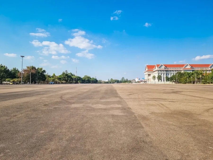 big square in front of that luang vientiane