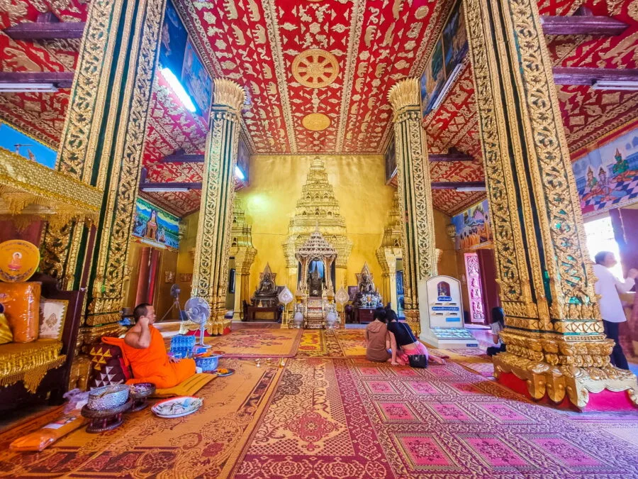great hall vat simuong vientiane