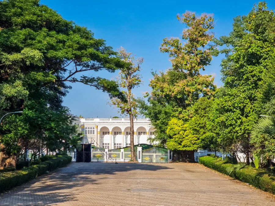 presidential palace from anouvong park vientiane