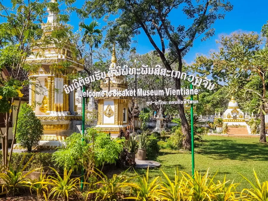 Vientiane vat sisaket sign