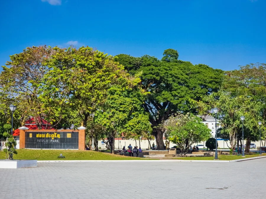 patuxay park vientiane