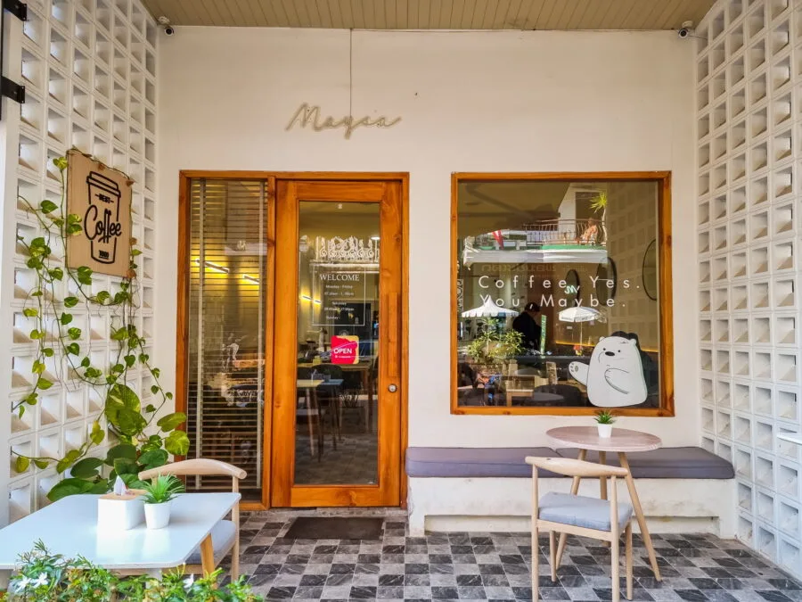 cute little cafe on vientiane street