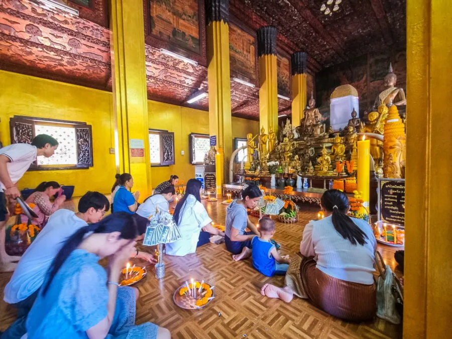prayer 2nd room vat simuong vientiane