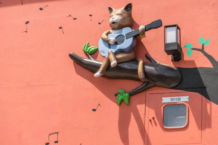 cat guitar on facade gamcheon bakery busan