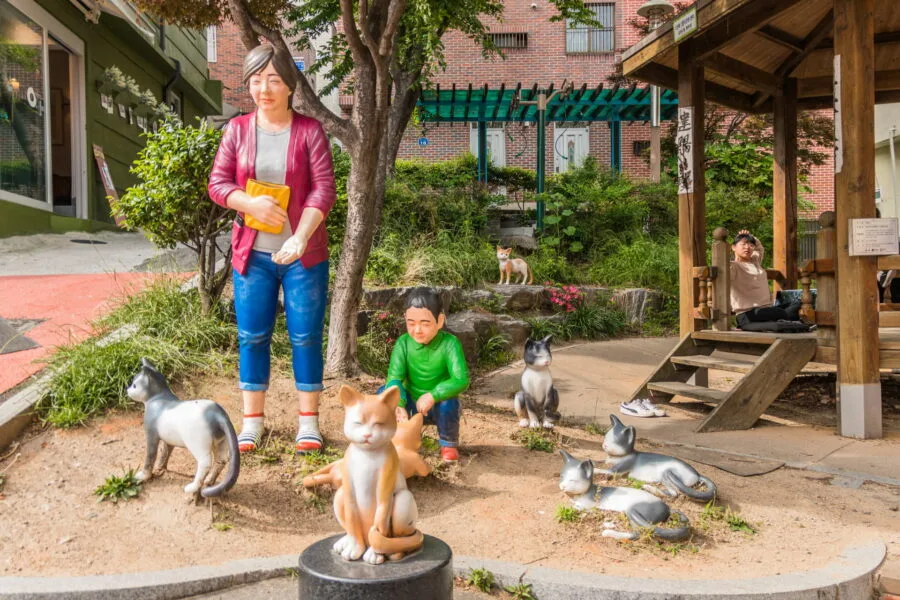 statue cat lady gamcheon culture village busan