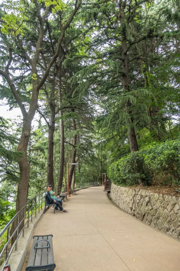 alley in yongdusan park busan