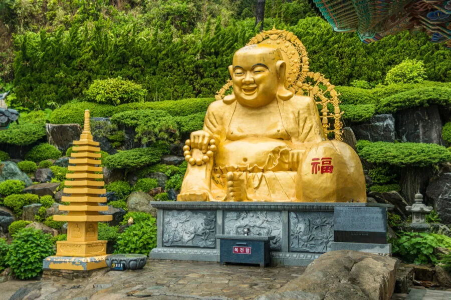golden chinese buddha haedong yonggungsa temple busan