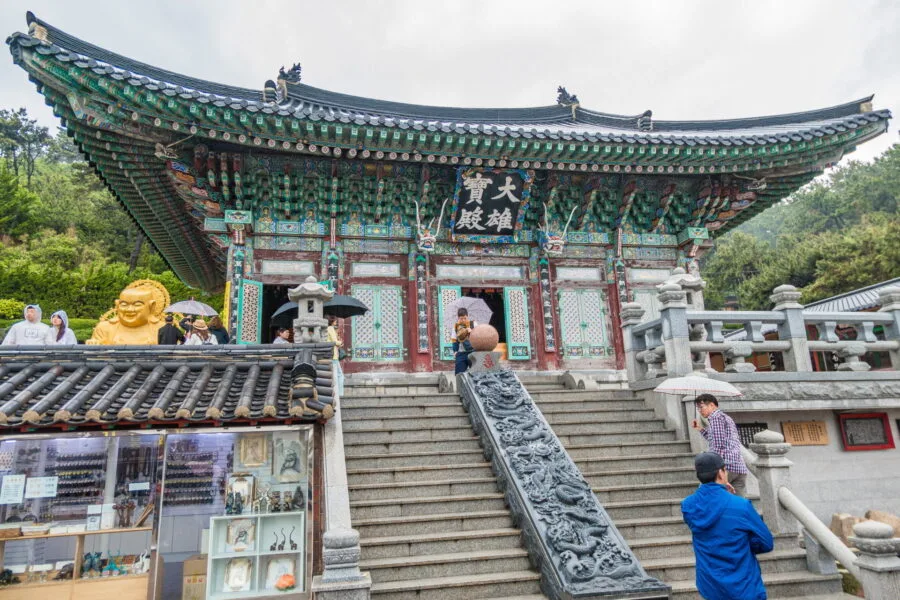 daeungjeon shrine haedong yonggungsa temple busan