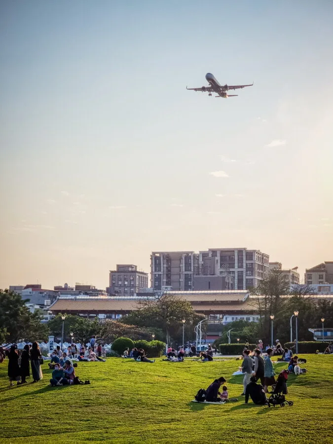 plane passing over Yuanshan Park Area taipei