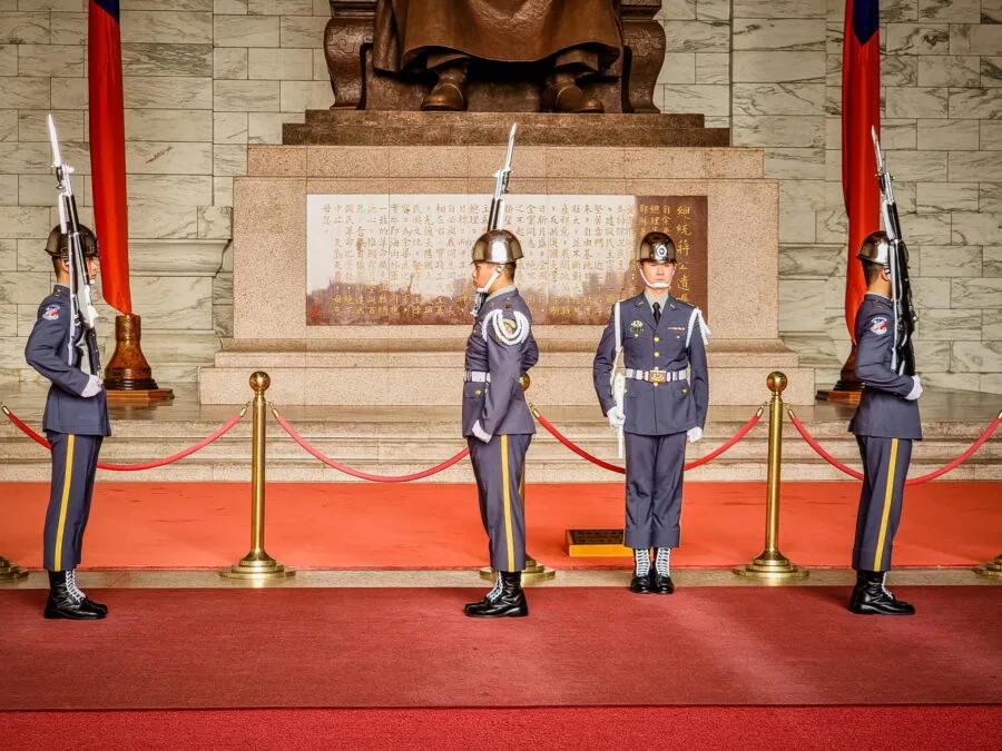 ceremony changing guards memorial chiang kai shek taipei