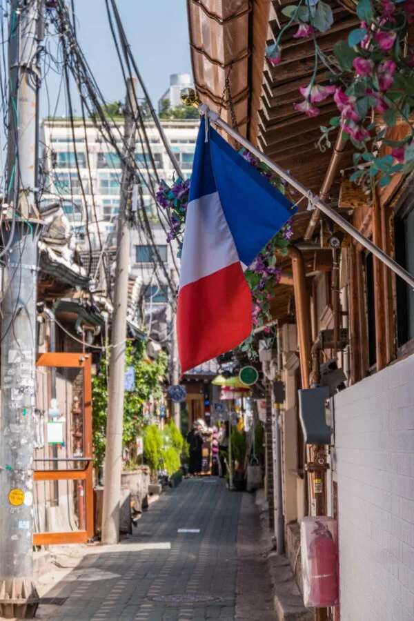 french bistro flag ikseondong district seoul