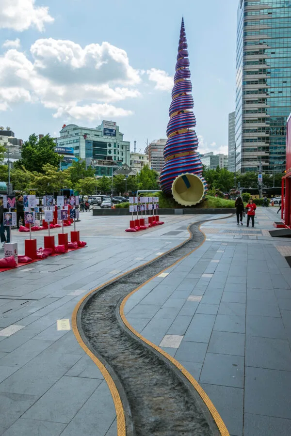 art exhibition near Cheonggyecheon stream Seoul