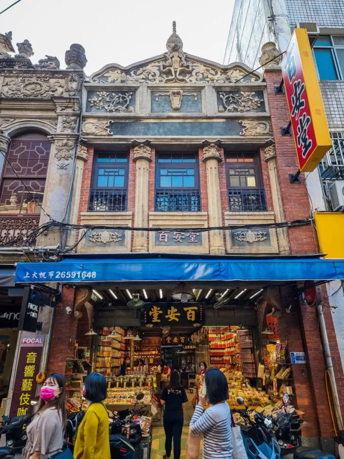 old facade dihua street taipei