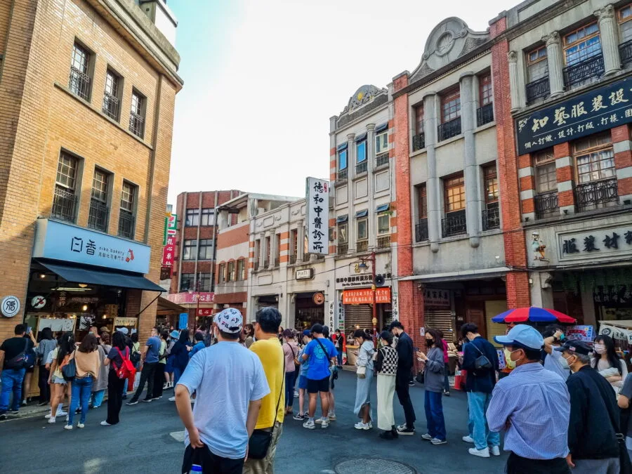 dihua street taipei facades