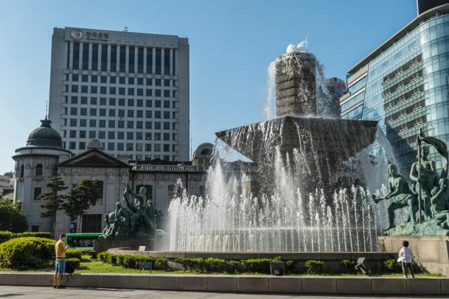 fountain and museum bank of korea seoul
