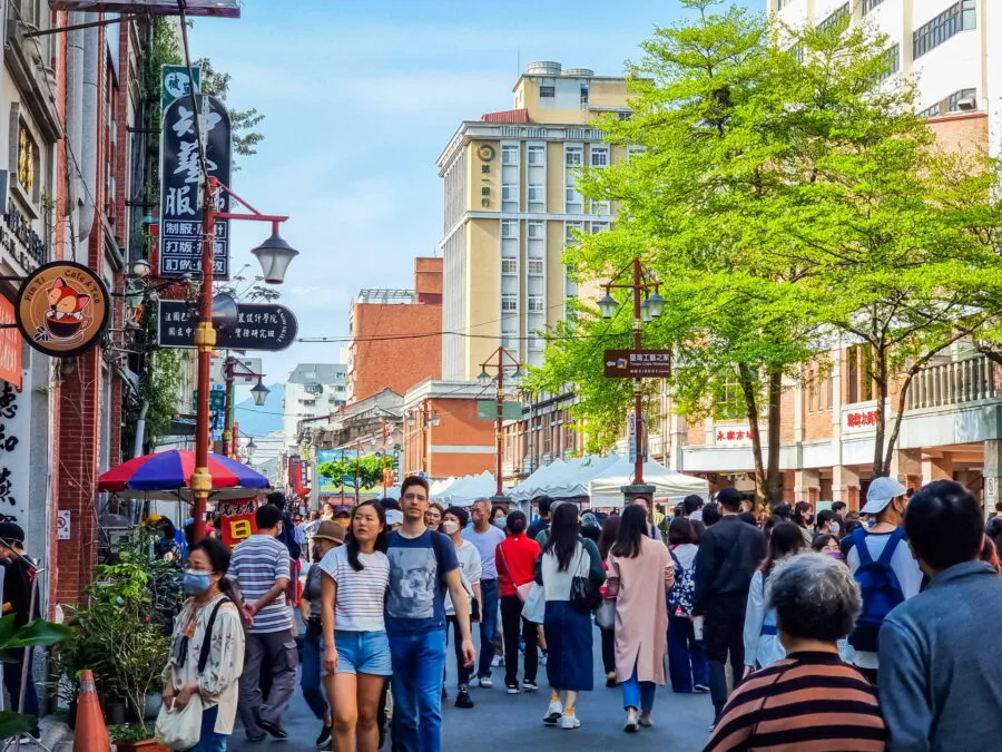 crowd dihua street taipei