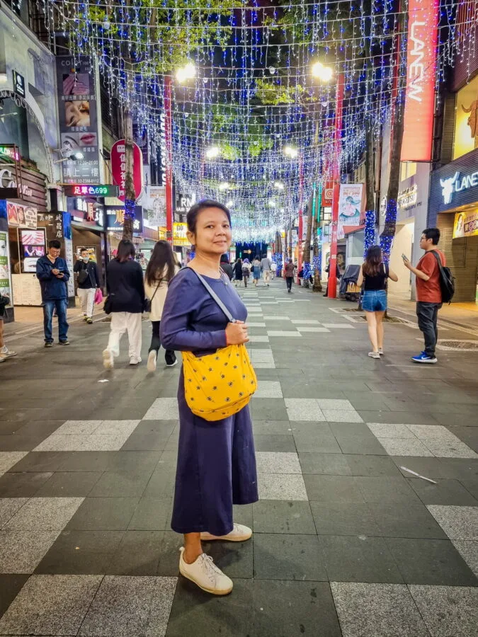 lady poses ximending taipei