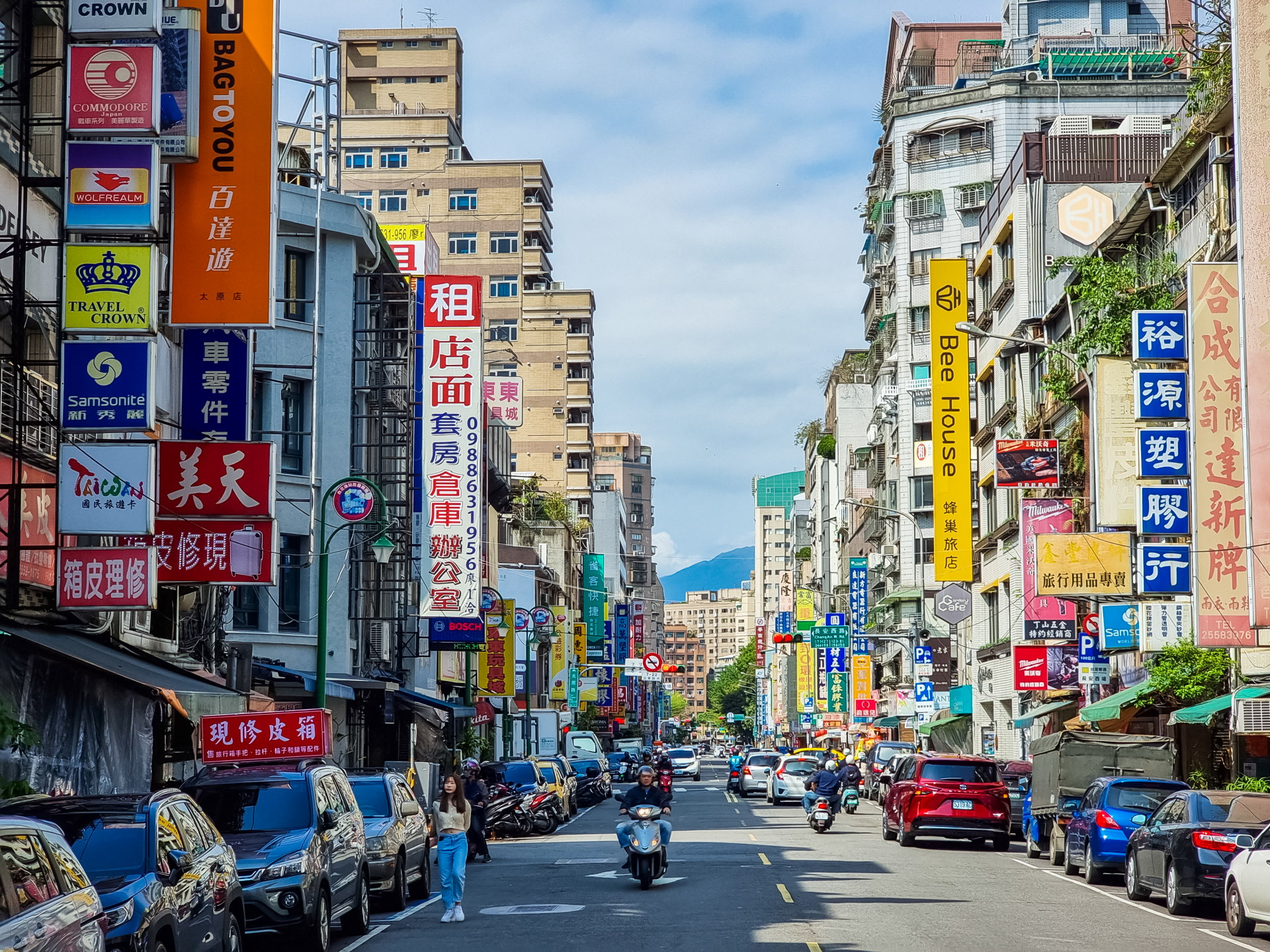 rue avec panneaux taipei taiwan