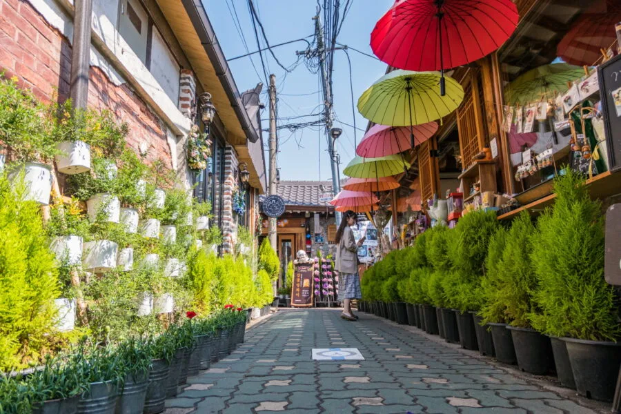 flowery alley ikseondong district seoul
