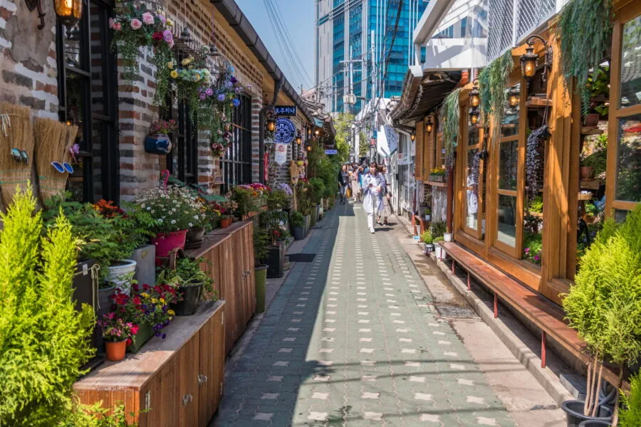 alley ikseondong district seoul
