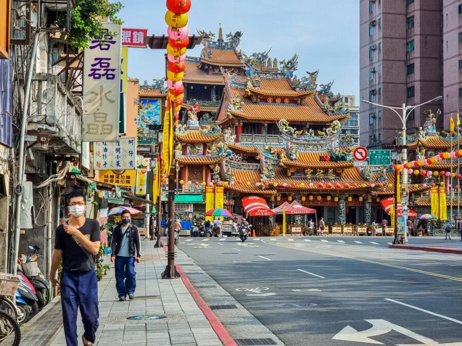 Songshan Ciyou Temple rahoe street taipei