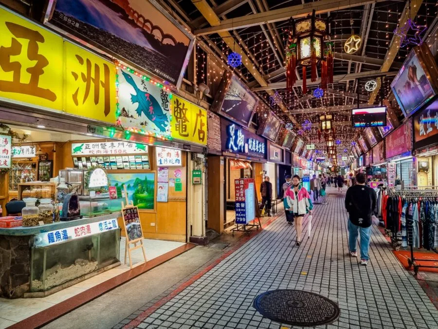covered alley huaxi taipei night market