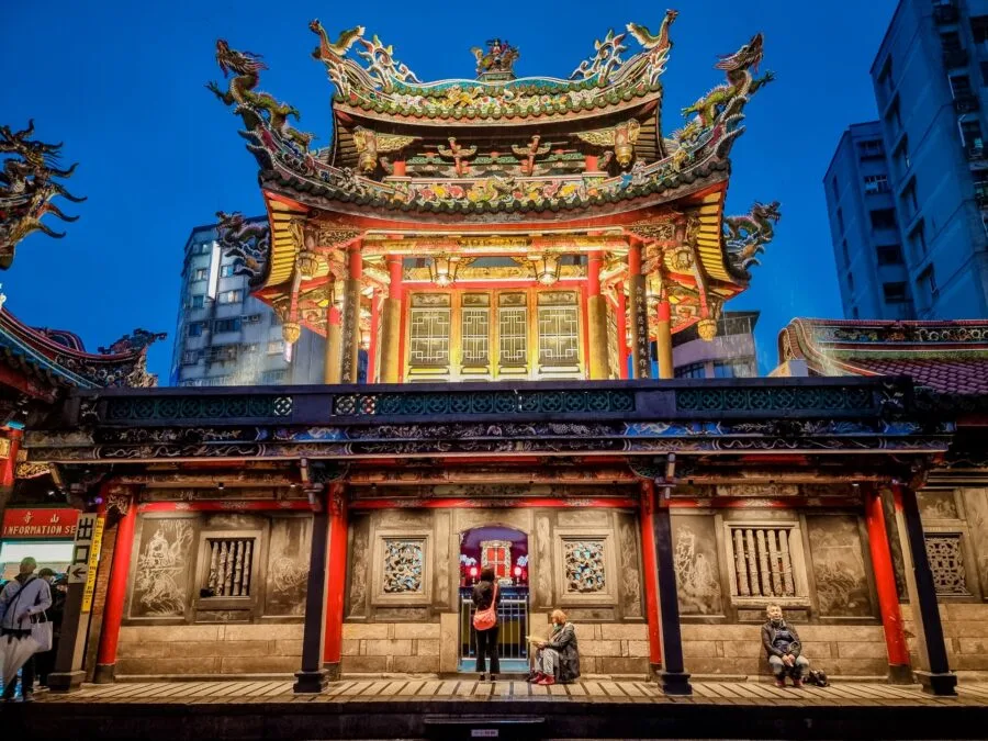 longshan temple building taipei