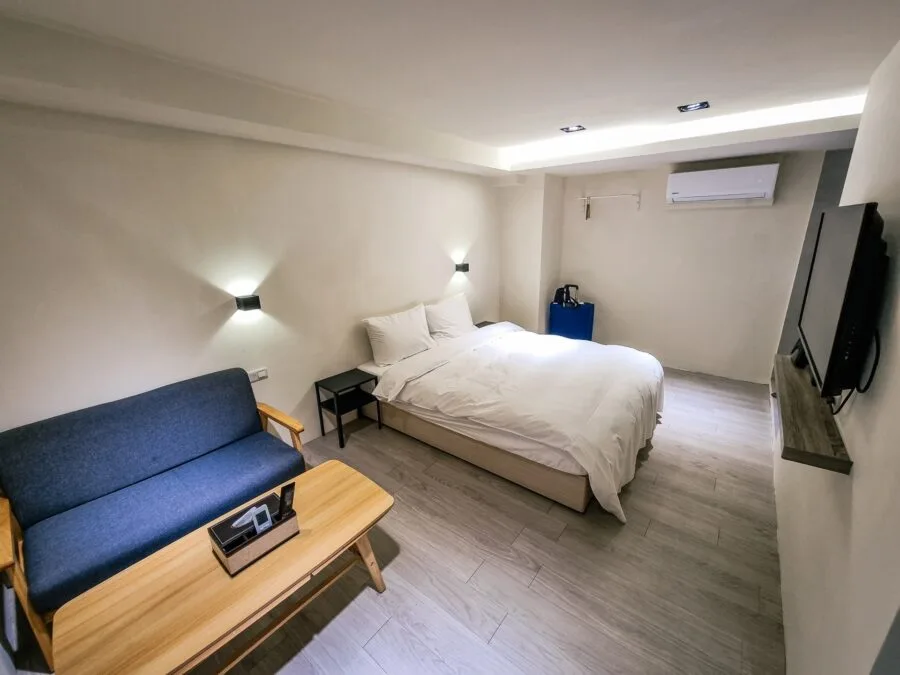 airbnb room rahoe street taipei