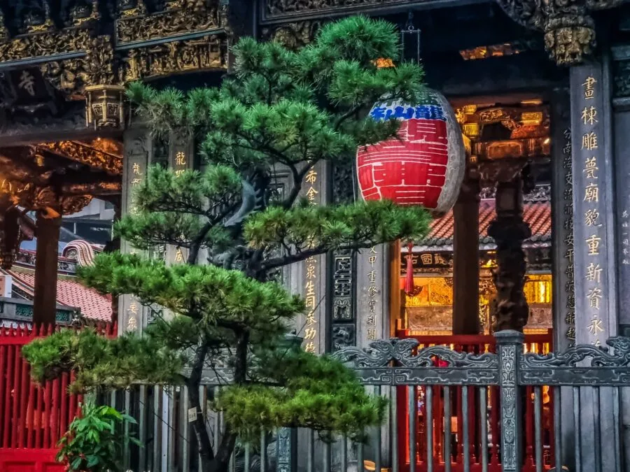 detail entrance longshan temple taipei