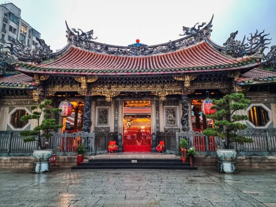 longshan temple taipei entrance