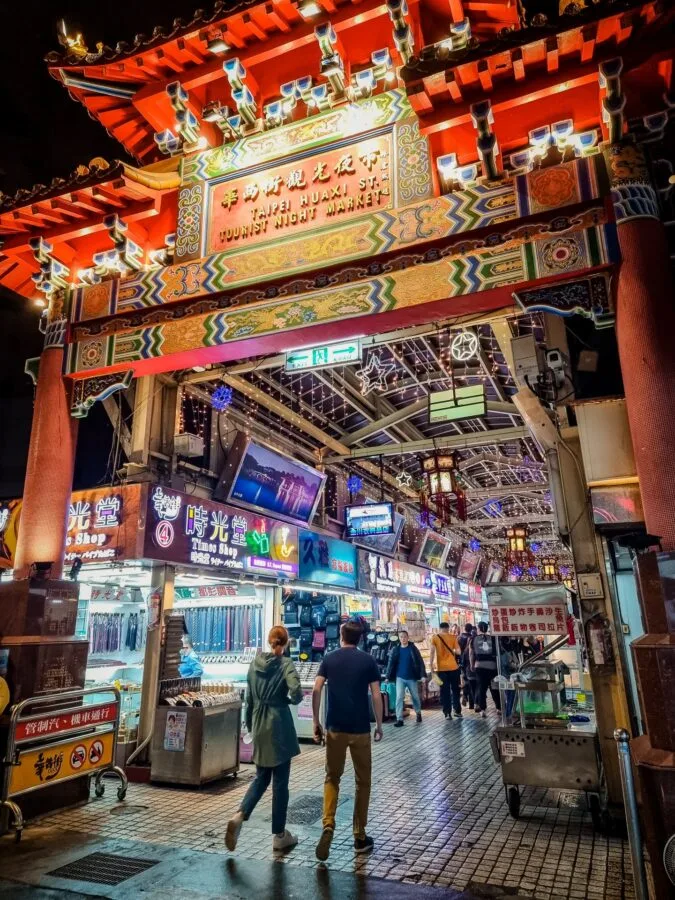 huaxi taipei night market entrance