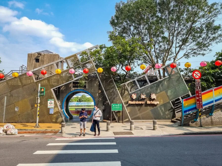 wall access rainbow bridge rahoe taipei