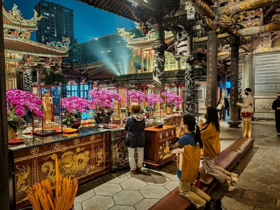 prayers of the inhabitants at the longshan temple of taipei