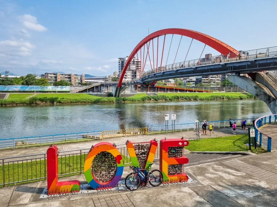 rainbow bridge rahoe taipei