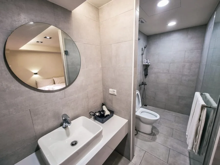airbnb rahoe street taipei bathroom