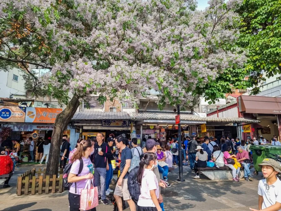 crowd along the tamsui quays new taipei
