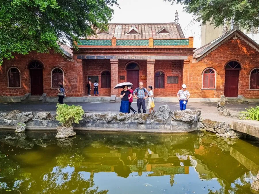 aletheia oxford college in tamsui new taipei