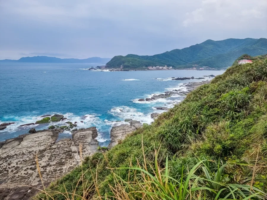 ridge path bitoujiao trail north taiwan