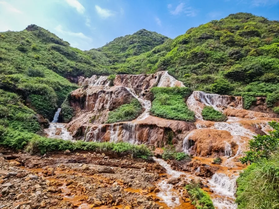 golden waterfall shuinandong north taiwan