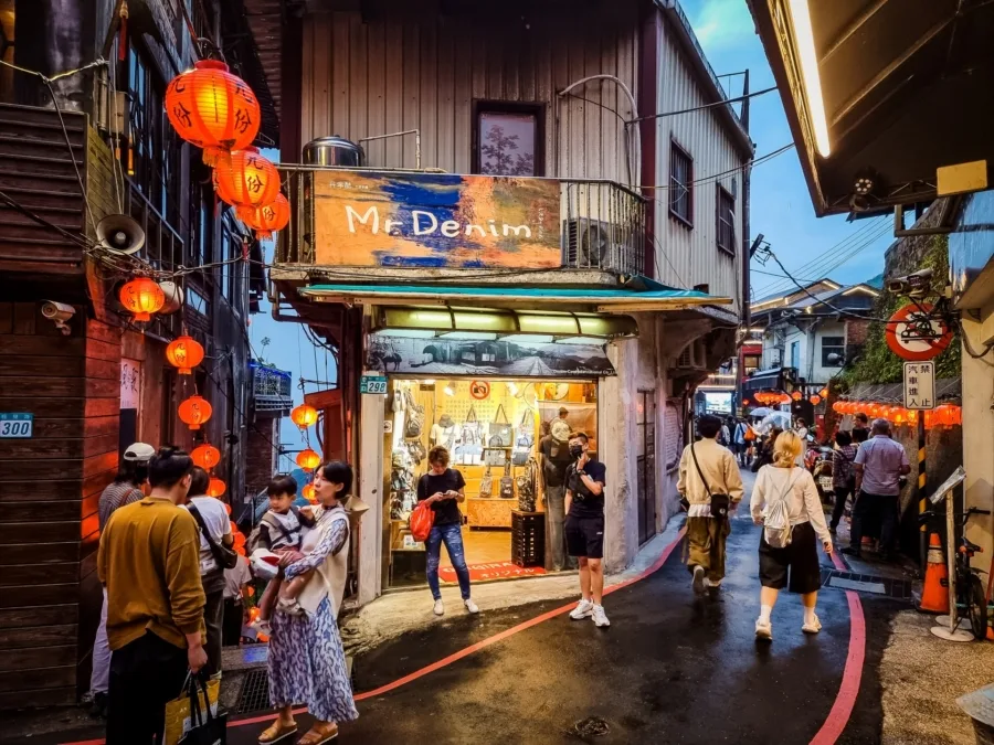 nightfall jiufen old street
